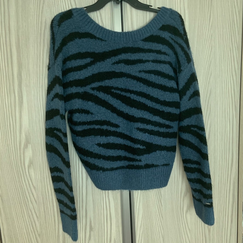 Victoria’s Secret Sweater - Picture 9 of 12